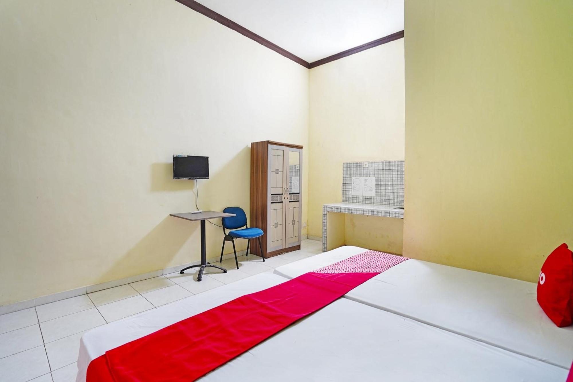 Oyo 91583 D'Cost Green Syariah Brebek Esterno foto