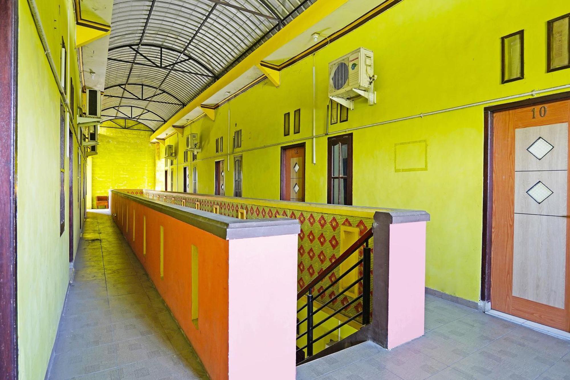Oyo 91583 D'Cost Green Syariah Surabaya Esterno foto