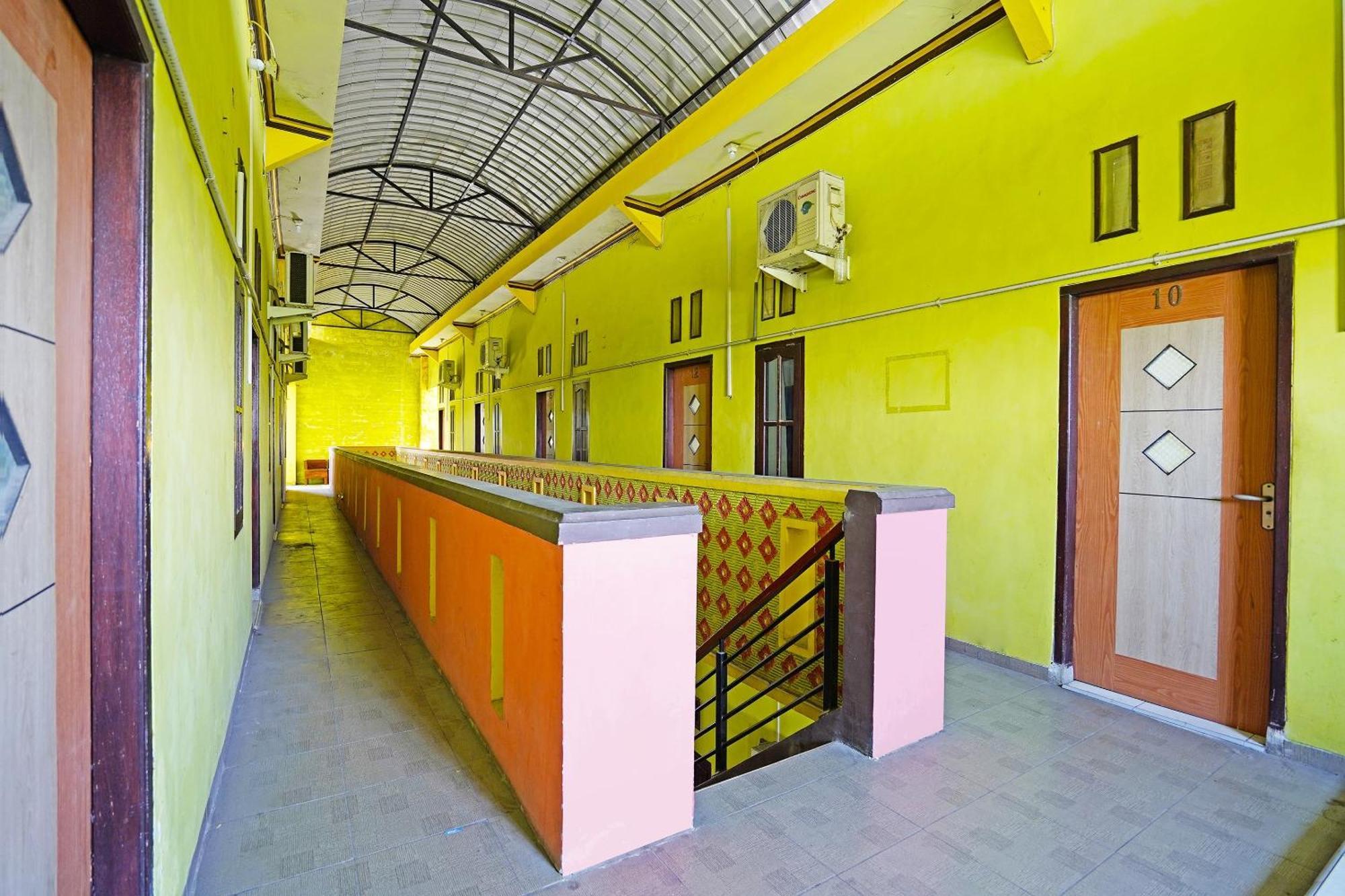 Oyo 91583 D'Cost Green Syariah Surabaya Esterno foto